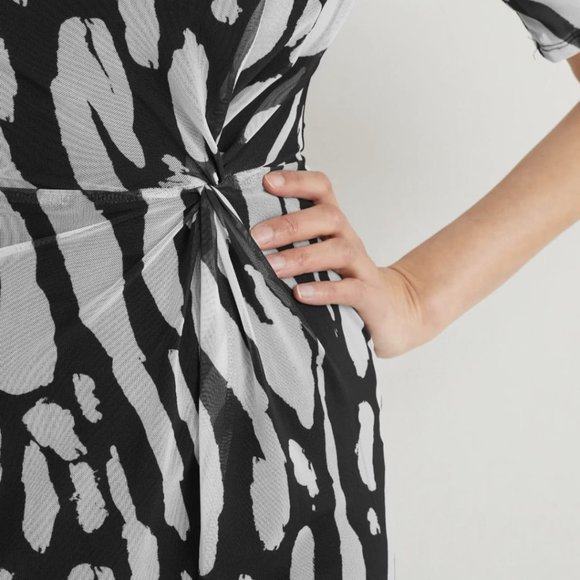 C&A Bodycon Patterned Dress with Knot Detail - Picture 3 of 7